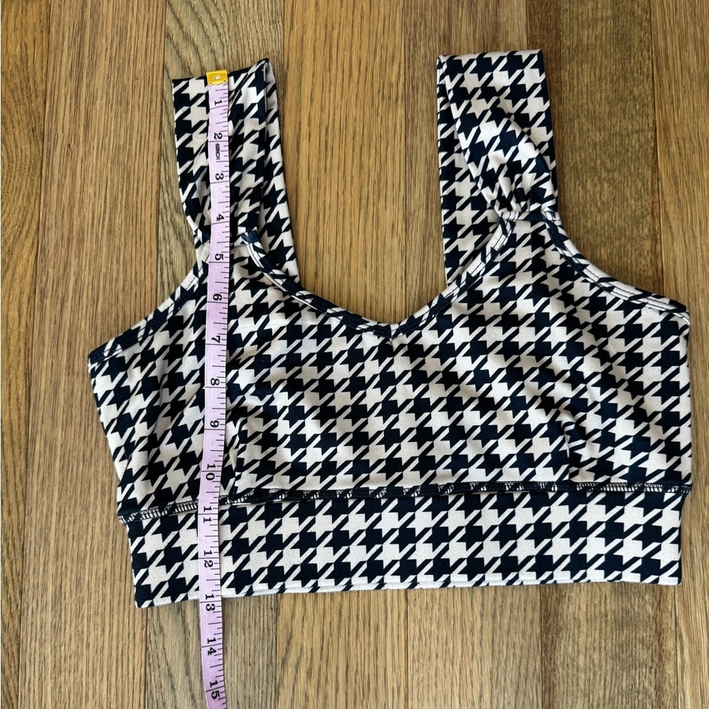 🖤🤍 Houndstooth Black & White Athletic Set – Sports Bra + Leggings (XS–S Est.) 🤍🖤 - Picture 7 of 10